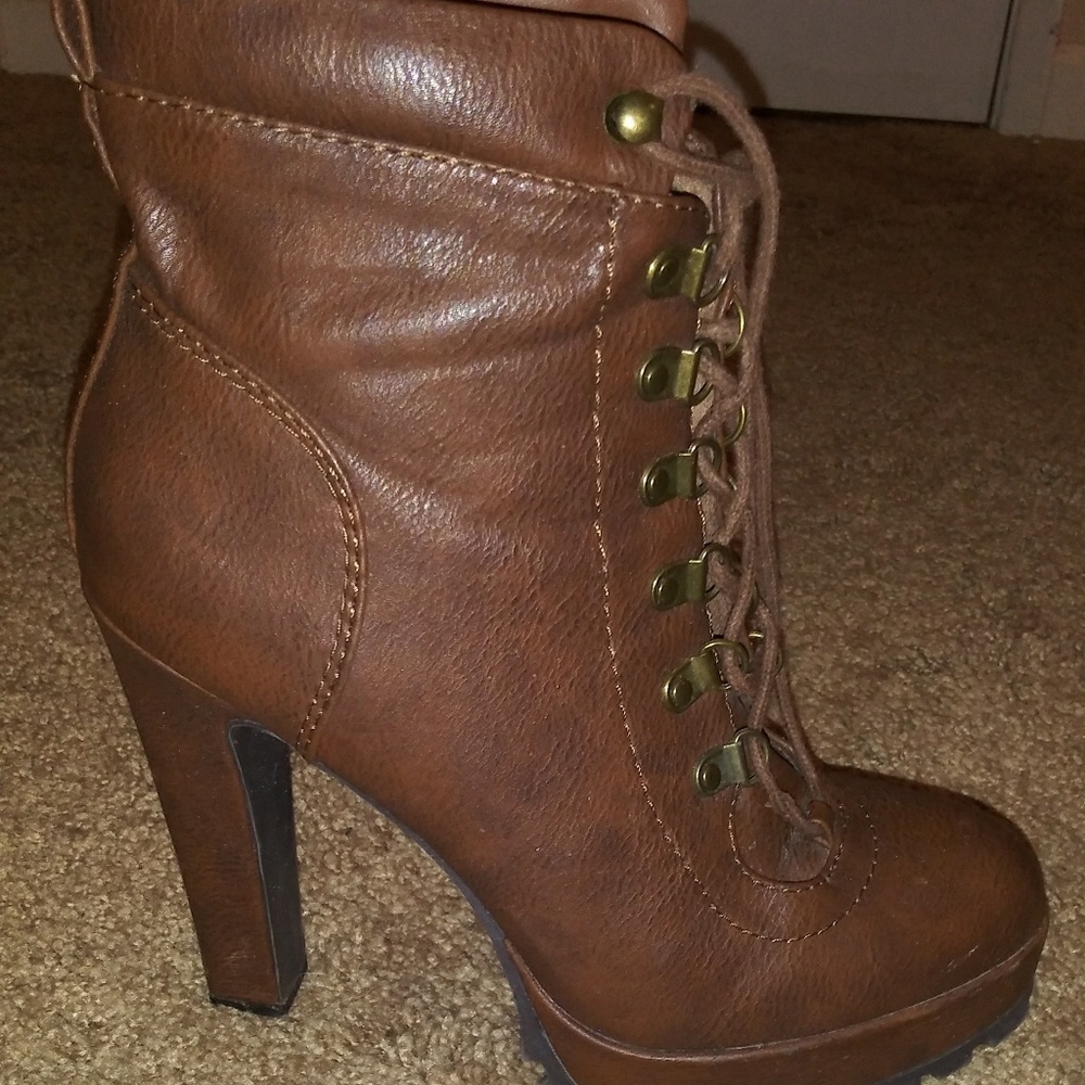 Brown Heeled Ankle Boots - Tie up